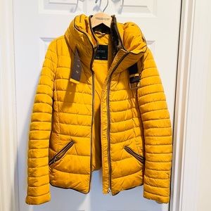 zara puffer jacket size: M